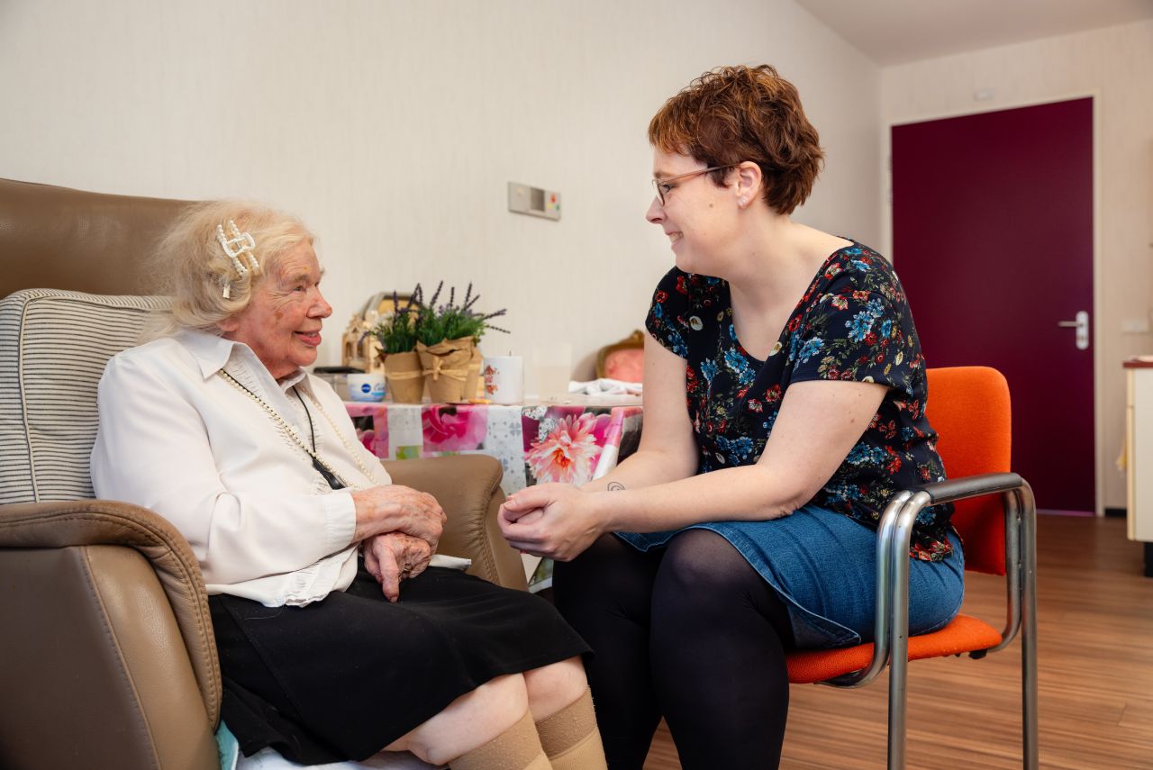 Zitten naast bewoner